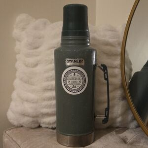 Stanley 2qt/1.9LGreen Thermos Bottle Since 1913